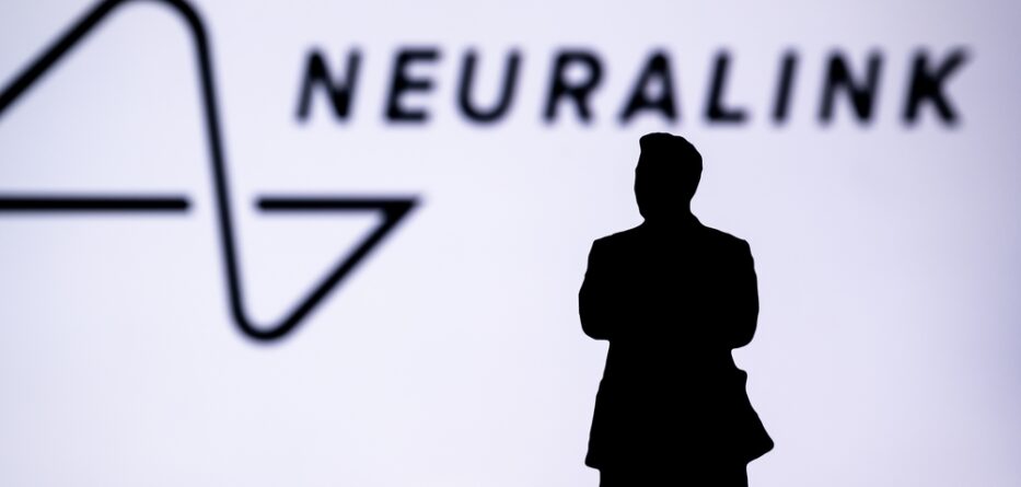 Paralyzed Woman Stuns the World Using Elon Musk’s Neuralink Chip