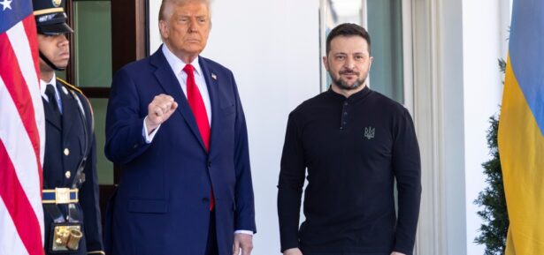 Hot Mic Whisper Stirs Questions at White House Peace Push as Putin’s Commitment Remains Unclear