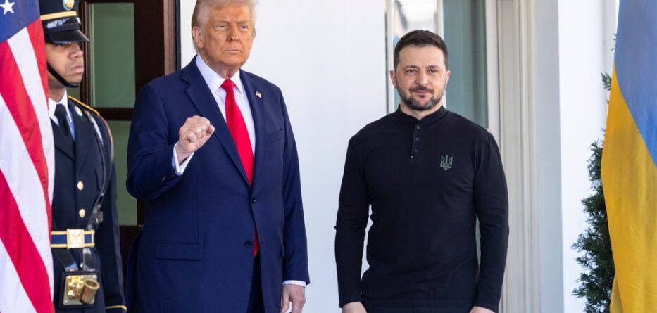 Hot Mic Whisper Stirs Questions at White House Peace Push as Putin’s Commitment Remains Unclear