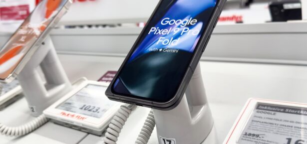 Pixel 10 Pro Fold Launches as Google’s Boldest Bet Before iPhone 17 Arrives
