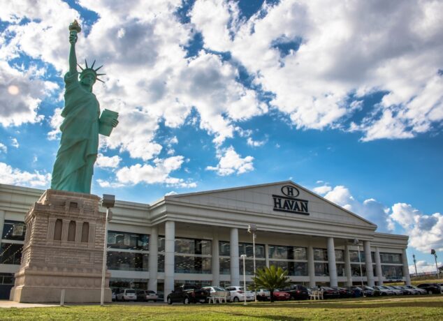 24-Meter Statue of Liberty Replica Falls During Windstorm in Southern Brazil
