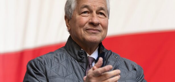 Jamie Dimon Fires Back at “Debanking” Claims with Calm but Clear Rebuke