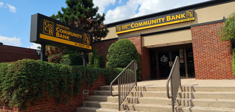 Struggling Financially Here’s How Community Banks Can Lend a Hand